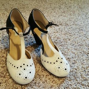 Kimchi blue brand mary jane retro style pumps