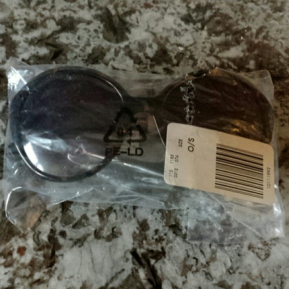 The Limited Sunglasses - Picture 3 of 4