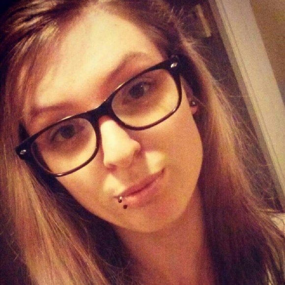 Meet your Posher, Jessica - Picture 2 of 4