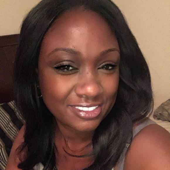 Meet your Posher, Ayesha - Picture 1 of 1