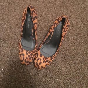 Chedda print wedges