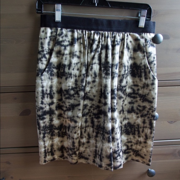 SOLD // Ann Taylor silk skirt - Picture 4 of 4