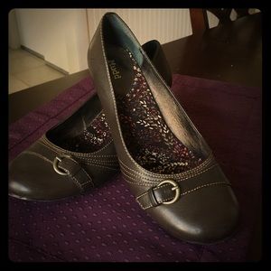 Barely worn Mudd pumps