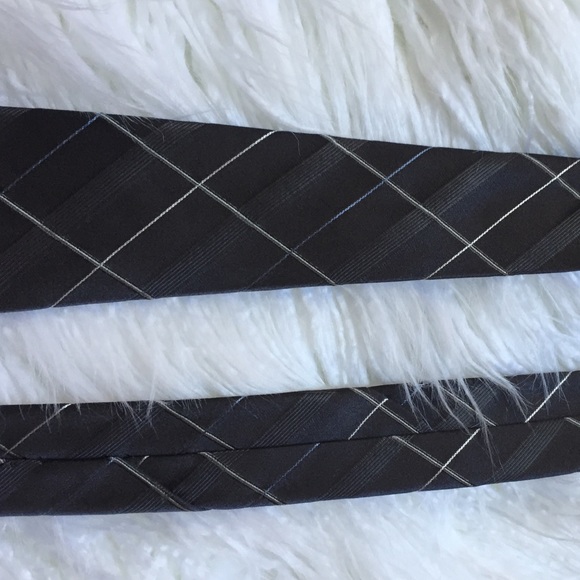DKNY 100% gray silk tie - Picture 3 of 3
