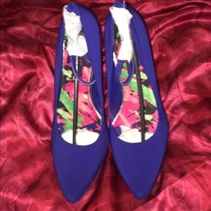 👑👑Never worn!!!! Royal Blue Pump👑👑