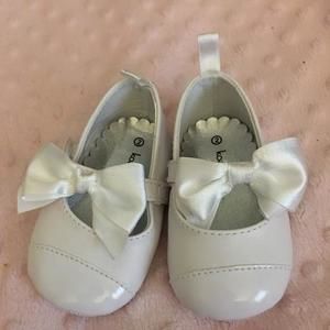 White baby shoes