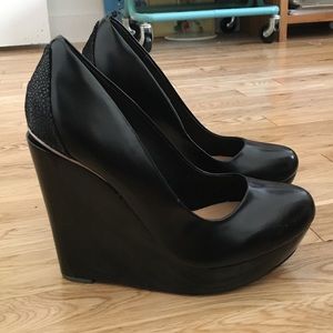 James & Mark | Badgley Mischka leather wedges