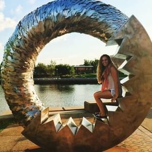 Meet your Posher, Lorryn