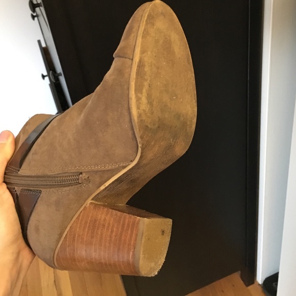 Tan suede booties - Picture 3 of 3