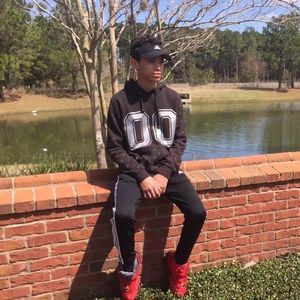 Meet your Posher, Edgardo