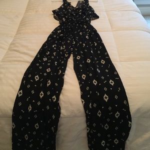 Cute black and white jumper