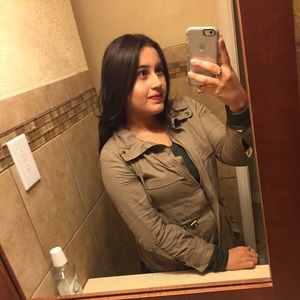 Meet your Posher, Gabina