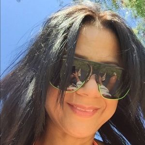 Meet your Posher, Elise