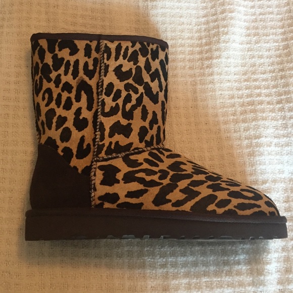 NWOT UGG boots, size 7