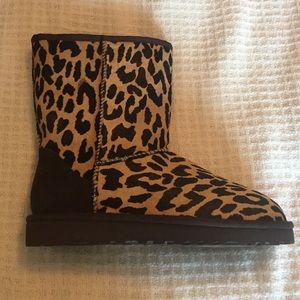NWOT UGG boots, size 7