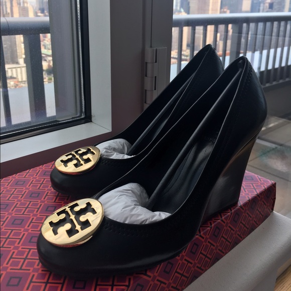 Tory Burch *new in box* 7.5 Sophie Wedge/heel 😍
