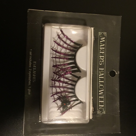 Maker's Halloween Eyelashes With Spider