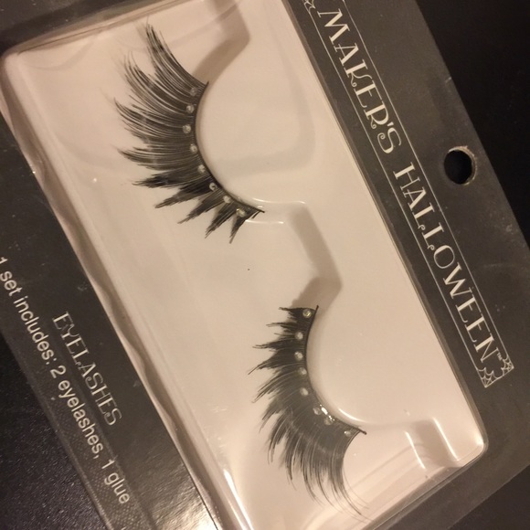 Maker's Halloween Eyelashes With Gems