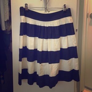 Banana Republic white and navy striped skirt