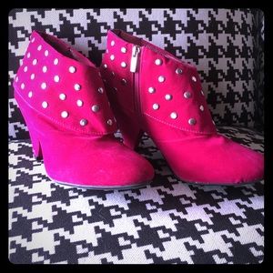 Deep hot pink suede heels