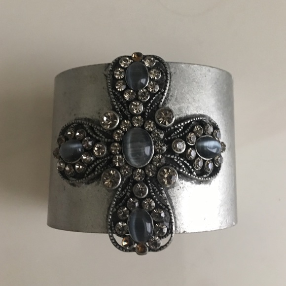 Beautiful cuff! - Picture 1 of 2