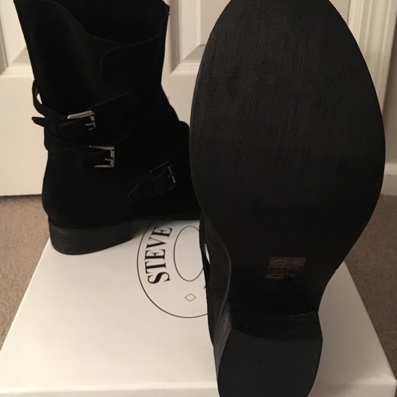 NEW IN BOX Suede Booties - Picture 3 of 3
