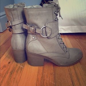Guess boots with 2.5' heel