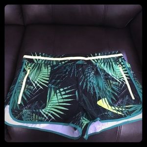 ❤️NWT Fabletics Palm Print Workout Shorts