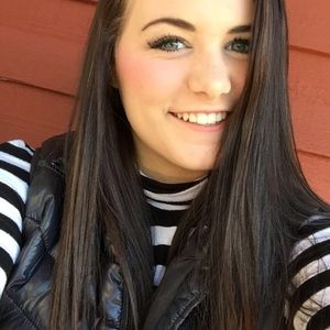 Meet your Posher, Courtney