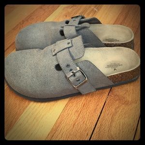 American Eagle clog slippers. Size 7