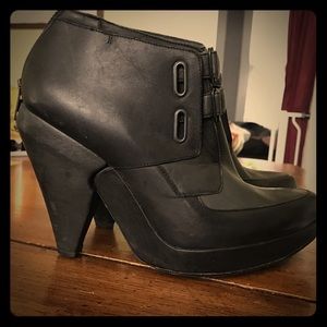 Size 39.5/9.5 LD Tuttle platform ankle boots