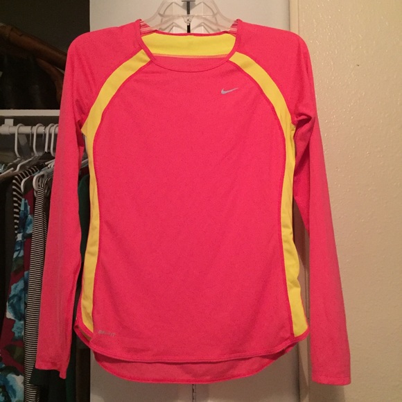 Nike top
