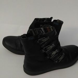 Like new black boots