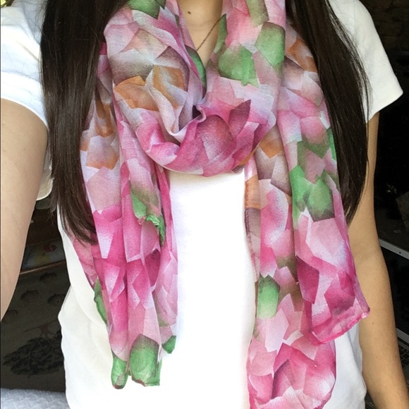 Geometric Print Scarf