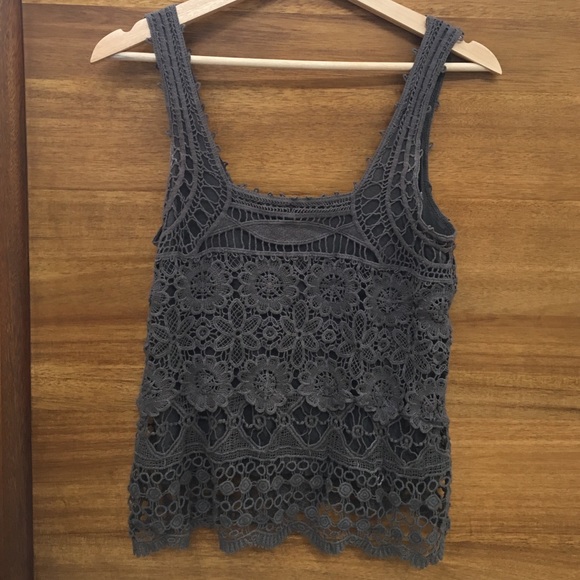 Cute gray crop top!