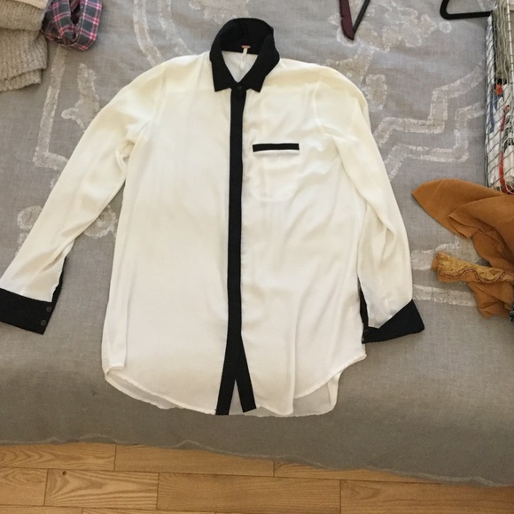 Free people lot: 2 sweaters, 1 thermal and blouse - Picture 3 of 3