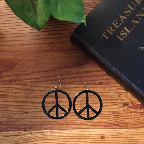 Earrings (free with any purchase)