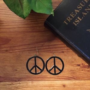 Earrings (free with any purchase)