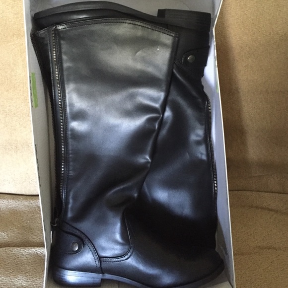 **BRAND NEW RIDING BOOTS**