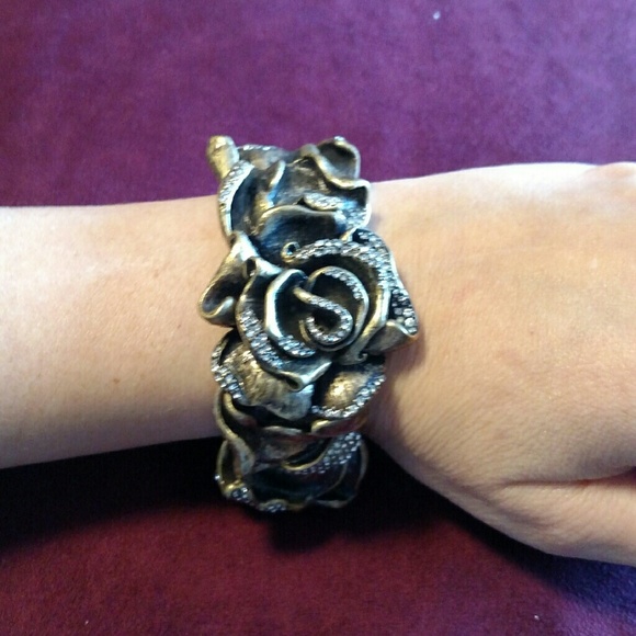 Ann Taylor gold bracelet