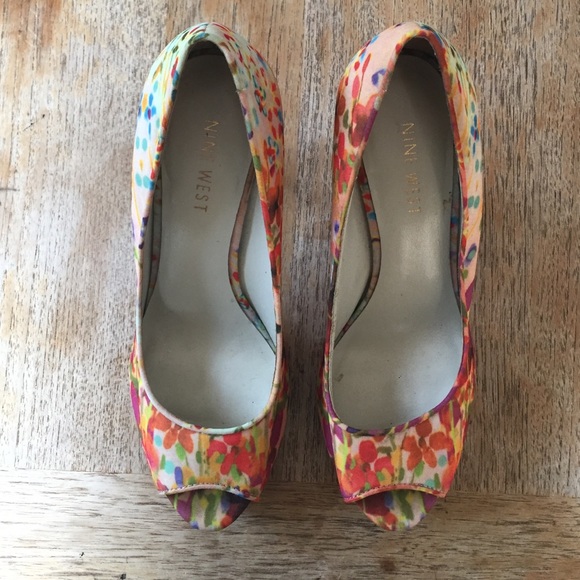 Nine West Multi Color Floral Print Peep Toe Pump