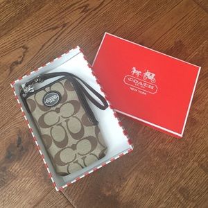 NWT Coach Wristlet
