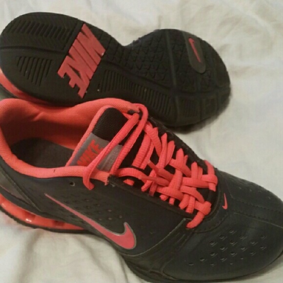 NOT size 6 Nike real coral and black