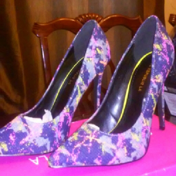 DENIM SPLATTER PUMPS!