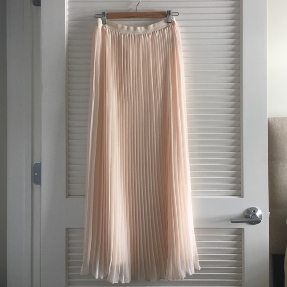 Blush pleated Benetton maxi skirt!