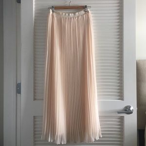 Blush pleated Benetton maxi skirt!