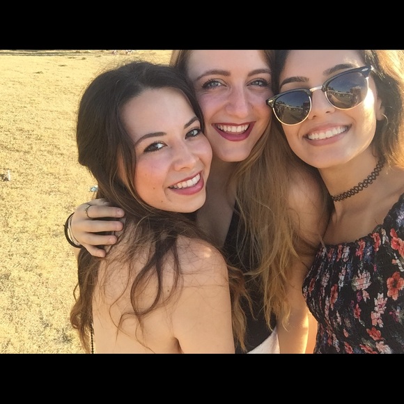 Meet your Posher, Daniela - Picture 1 of 1