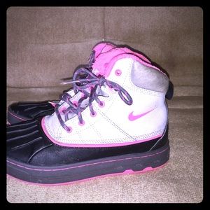 **NIKE BOOTS**