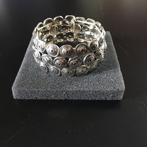 Silver toned stretch costume jewelry bracelet