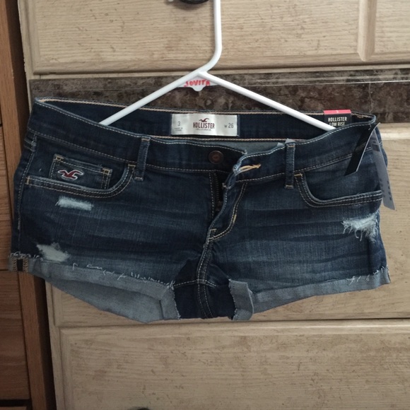 Hollister Low Rise Short Jean NWT size W26